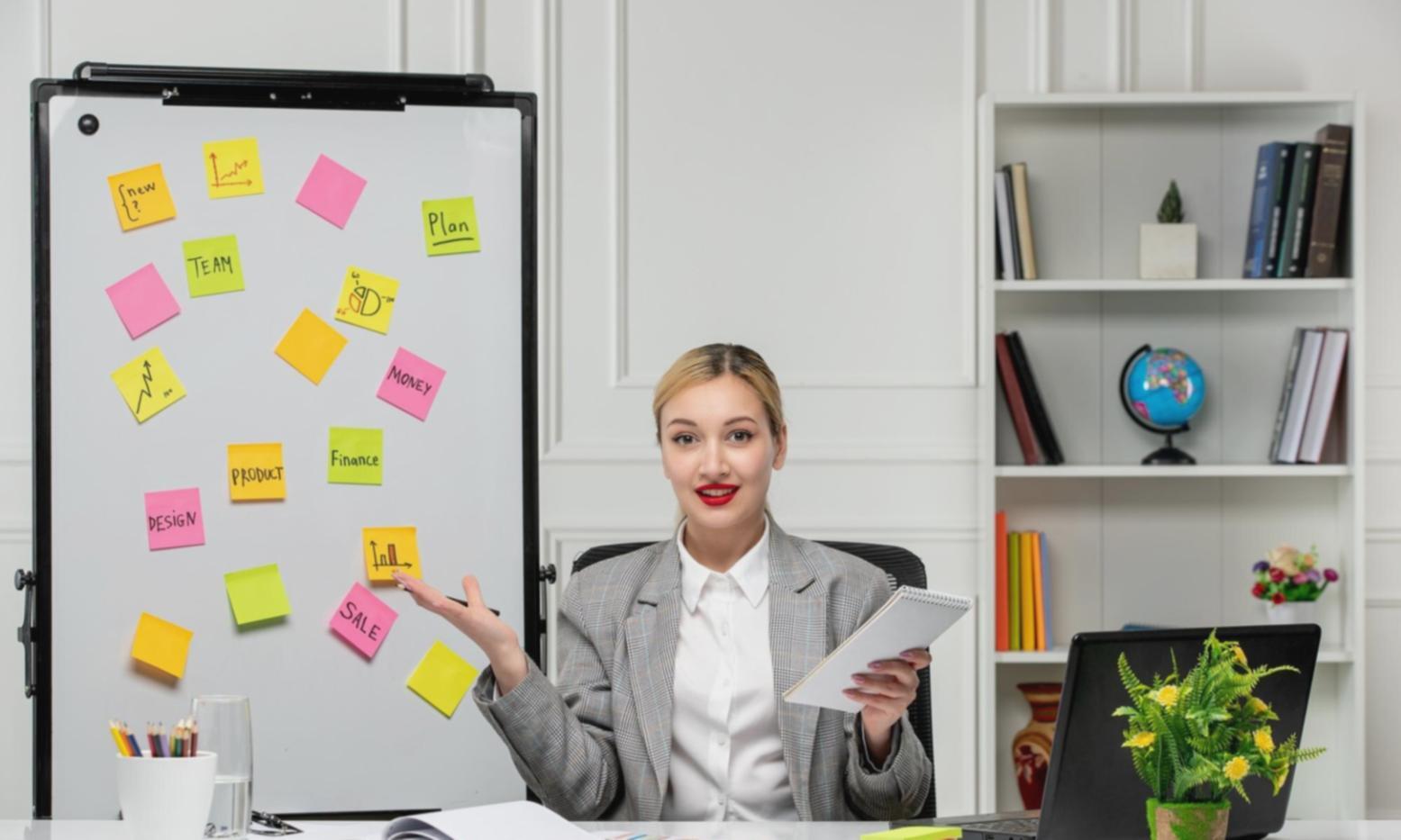 Equipo de Solentivaro trabajando en estrategias educativas